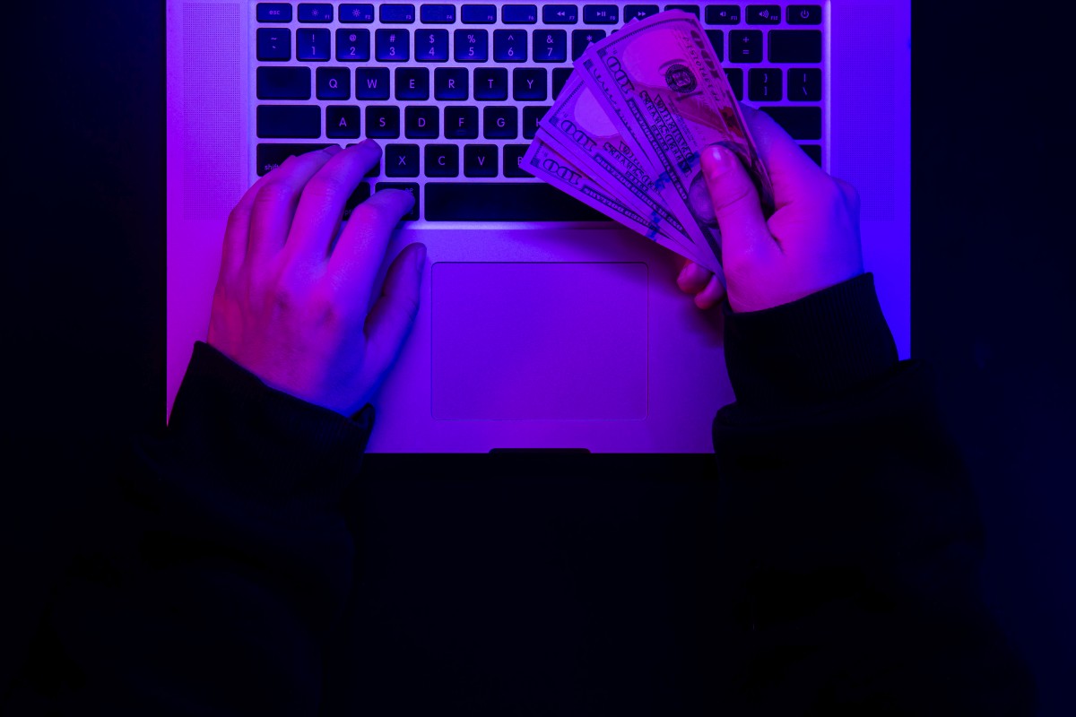 Mennyit kérnek a hackerek a személyes adatokért?