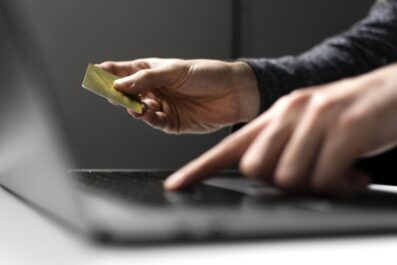 Így előzhetjük meg, hogy online vásárlás során átverjenek